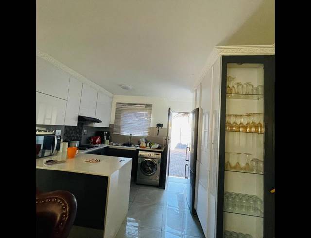 4 BEDROOM HOUSE FOR SALE IN CLAYVILLE